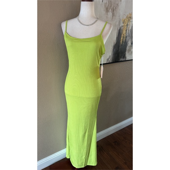 🆕Double layered maxi dress in lime - Picture 8 of 9